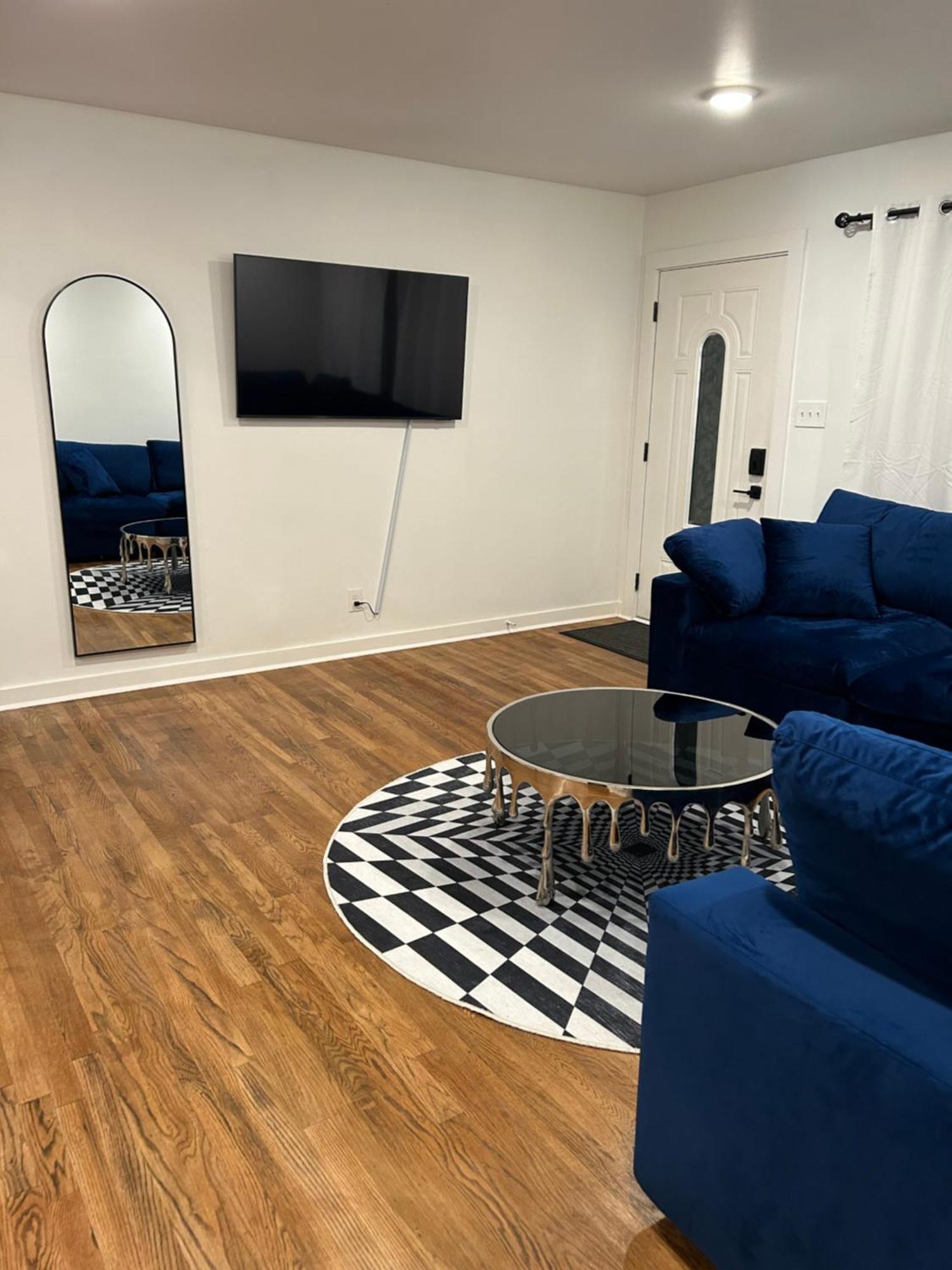 Gasthof Opulent Bedroom By Downtown Atl 1 Atlanta